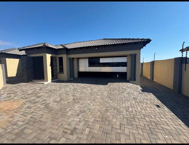 4 BEDROOM HOUSE FOR SALE IN AERORAND